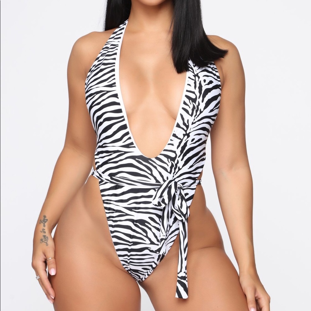 BNWT Fashion Nova Marbella One-Piece Swimsuit sz S